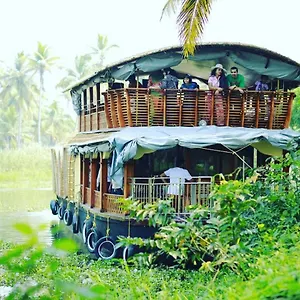Rajahamsam Houseboat Holiday home Kumarakom